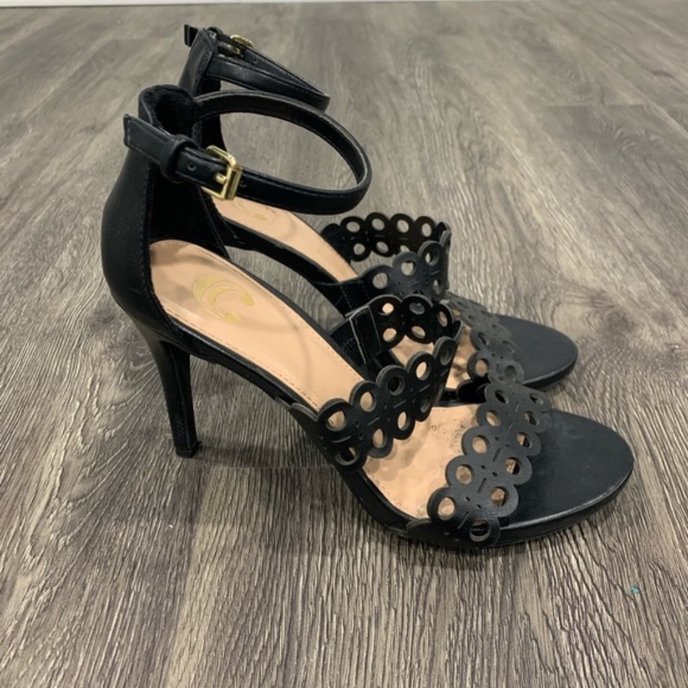 Charmin Charlie Black Double Front Strap Heels